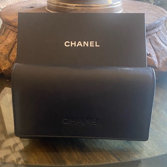 Brand new never used Chanel sunglasses case with original box and cleaning cloth - Picture 2 of 2